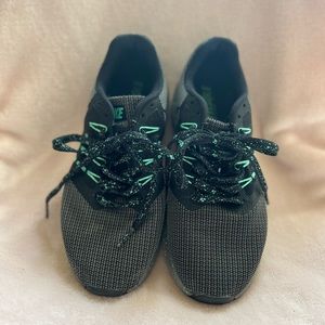 Size 6.5 Nike tennis shoes